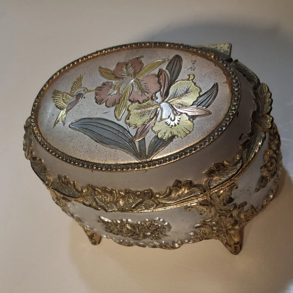 🕊Vintage Gold & Silver Hummingbird Flower Etched Footed Jewelry Trinket Box